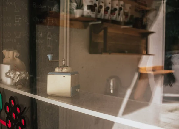 Εσωτερική Διακόσμηση Καφετέρια Πυροβόλησε Μέσα Από Παράθυρο — Φωτογραφία Αρχείου