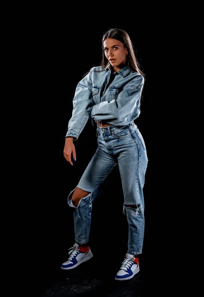 Kroppsfoto Snygg Kvinna Poserar Slitna Trendiga Jeans Och Jeans Jeans — Stockfoto