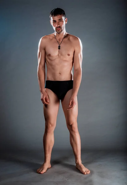 Retrato Homem Muscular Atraente Posando Semi — Fotografia de Stock