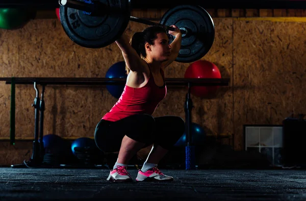 Güçlü Kadın Spor Yapıyor — Stok fotoğraf