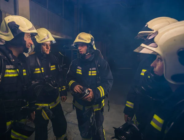 Grupo Bomberos Departamento Bomberos Organizando Plan Acción Para Ejecución Segura —  Fotos de Stock