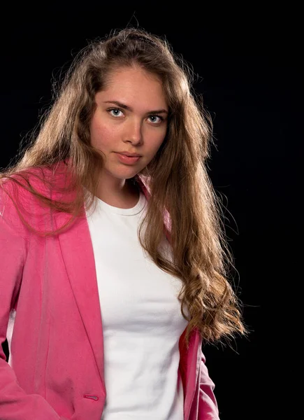 Studio Kropp Skott Trendig Ung Kvinna Bär Modern Stil Jacka — Stockfoto