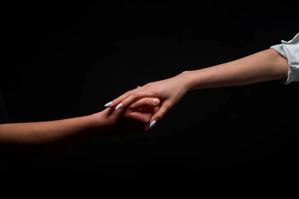 Closeup Young Couple Holding Hands Dark Background — Stock Photo, Image