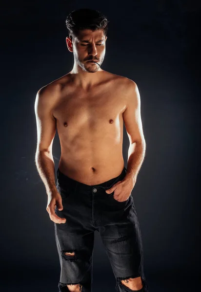 Foto Cuerpo Completo Atractivo Modelo Masculino Posando Ropa Estilo Moderno — Foto de Stock