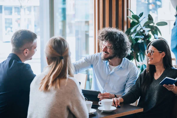Group Coworkers Brainstorming Session Coffee Shop — Stock Photo, Image