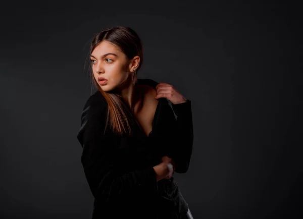 Estúdio Retrato Moda Uma Menina Moderna Vestindo Top Elegante Calças — Fotografia de Stock