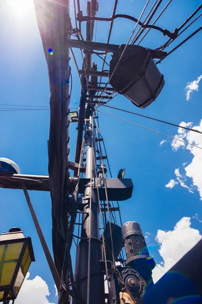 Uitzicht Van Onderen Van Metalen Aluminium Mast Van Zeilboot Tegen — Stockfoto