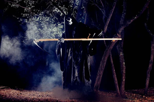 Portrait Grim Reaper Angel Death Azrael Lurking Woods Night Surrounded — Stock Photo, Image