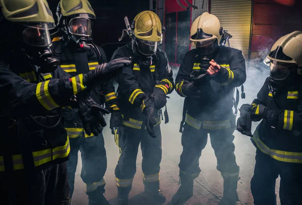 Team Firefighters Fire Department Wearing Gas Masks Uniform — Stock Photo, Image
