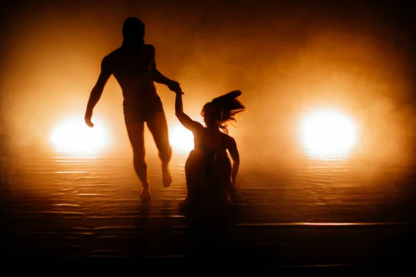 Elegante Balletdansers Die Poseren Tijdens Een Dansles — Stockfoto