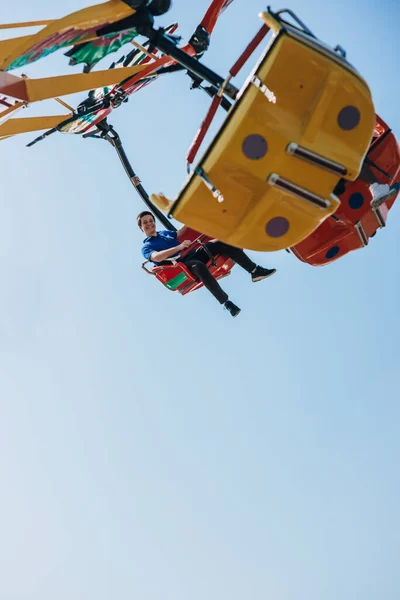 Дивовижний Знімок Різнокольорових Підвісних Сидінь Каруселі — стокове фото