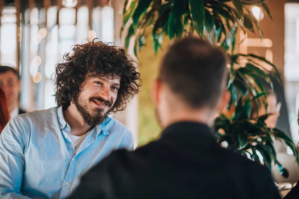 Business Partners Discussing New Projects Sharing Coffeehouse Table — Stock Photo, Image