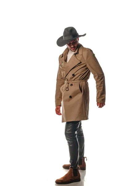 Cool Jeune Homme Habillé Pull Beige Long Manteau Posant Dans — Photo