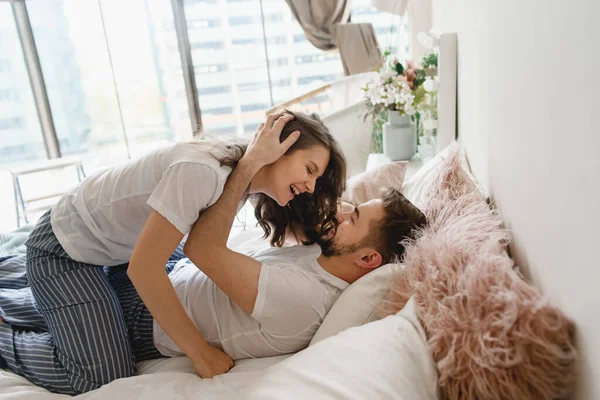 Girl Lies Guy Smiles Him — Stock Photo, Image