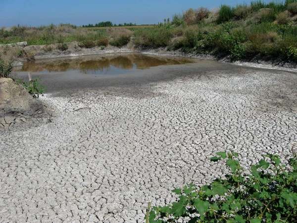 Tam pit çamur ve kırsal alanda petrol kuyuları Delme sonra kirli su