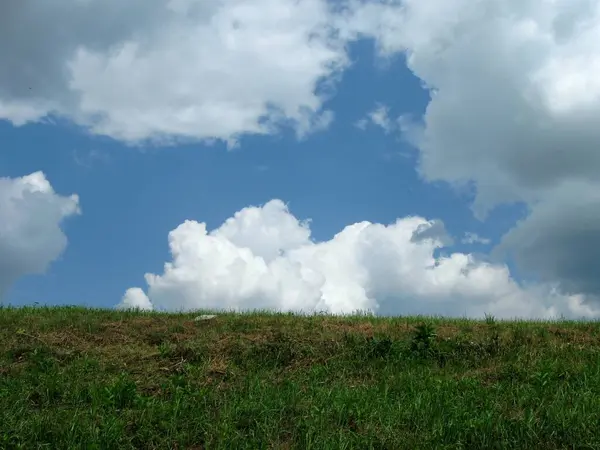 Wolken Sluiten Lucht Tijdens Het Zomerseizoen — Stockfoto