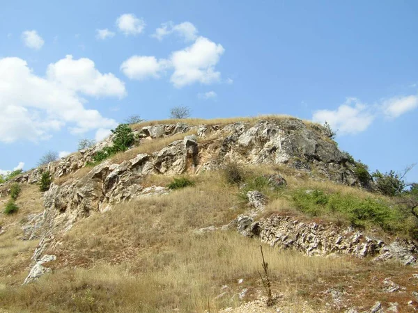 Topo Uma Colina Rochosa Cidade Pirot Sudeste Sérvia — Fotografia de Stock