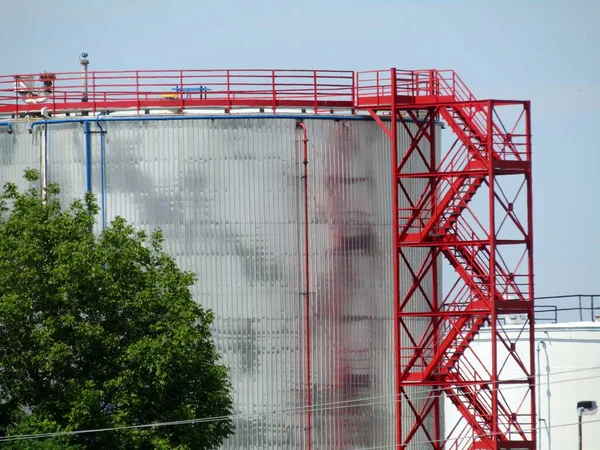 Opslagtank Voor Ruwe Olie Bij Een Inzamelstation Voor Olievelden — Stockfoto