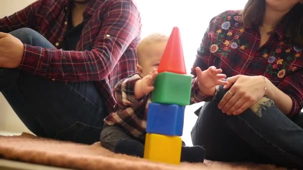 Little girl and her baby brother playing wooden toy blocks — Stock Video