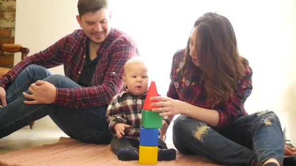 Little girl and her baby brother playing wooden toy blocks — Stock Video