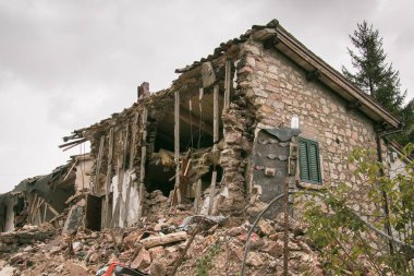 Yıkılan ev Visso, İtalya