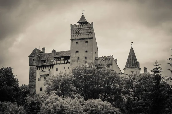 Bran Castle, Transylvania, Romania, known for the story of Dracula — Stock Photo, Image