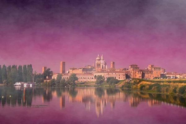 Autumnal magic atmosphere with fog on Mantua city in Lombardy — Stock Photo, Image