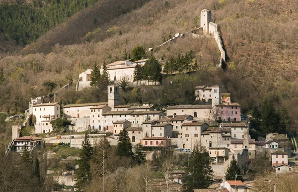 Pueblo medieval de Castelsantangelo sul Nera destruido por terremoto de italia central —  Fotos de Stock