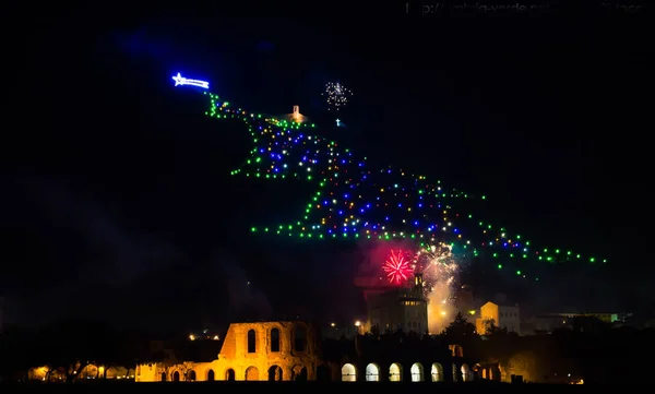 Havai fişek ile Noel ağacı Gubbio