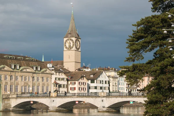 Starý most na řece Limmat v Curychu — Stock fotografie