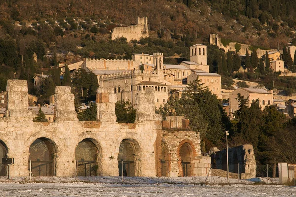 Gubbio is een fantastische middeleeuwse stad in de regio Umbrië — Stockfoto