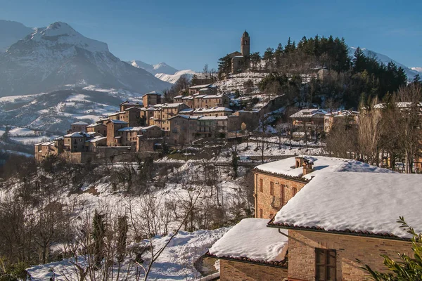 Montefortino Středověká vesnice, Itálie — Stock fotografie