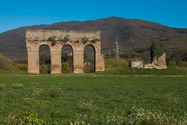 L'antico acquedotto romano di Monitola — Foto Stock