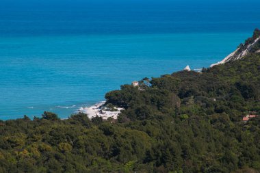 Yaz tatili güzel deniz Conero Parkı