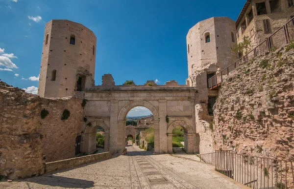 Porta Venere, πύλη της πόλης της Ρωμαϊκή αψίδα σε Spello — Φωτογραφία Αρχείου