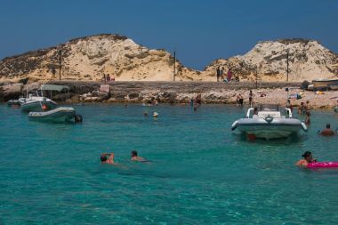 Isole Tremiti, İtalya - 25 Haziran 2017: Yüzme Tremiti Denizi Adaları, Puglia insanlar