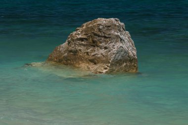 Adriyatik Denizi üzerinde büyük uçurum