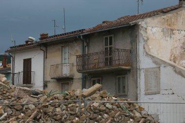 Deprem Merkezi Campotosto köyün yok evi