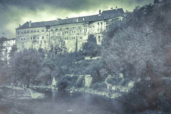 Surreal atmosphere at the Cesky Krumlov castle with fog — Stock Photo, Image