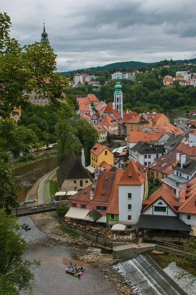 Řeka Vltava v historické centrum Český Krumlov — Stock fotografie