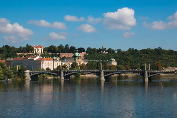 Prag köprü Vltava Nehri üzerinde