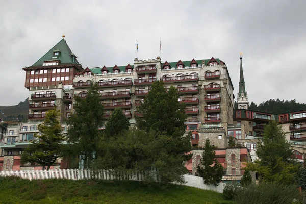 Vista de la ciudad de Sankt Moritz en los Alpes suizos — Foto de Stock