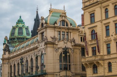 Prague, Çek Cumhuriyeti - 16 Ağustos 2017: Kings Court Prag Republiky Meydanı