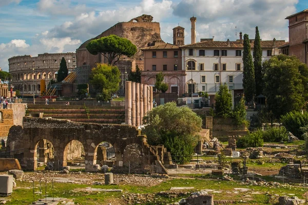 Imperial Fora ruínas vista de cima com monumentos antigos em Roma — Fotografia de Stock