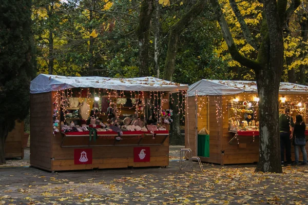 Chianciano Terme, Itálie – 4. listopadu 2017: Vánoční trh v Acqua Santa Park Chianciano Terme v podzimní sezóně — Stock fotografie