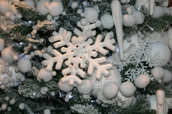 Fundo da árvore de Natal com floco de neve — Fotografia de Stock