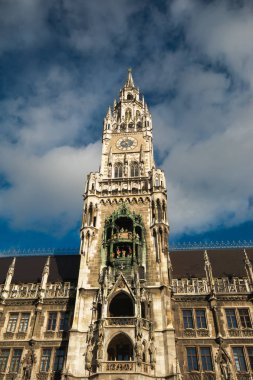 Glockenspiel Münih'te New Town Hall (Neues Rathaus) üzerinde