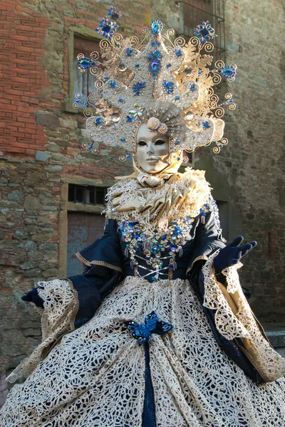 意大利卡斯蒂吉翁菲波奇 2018年1月28日 带着美妙狂欢节面具的妇女肖像 — 图库照片