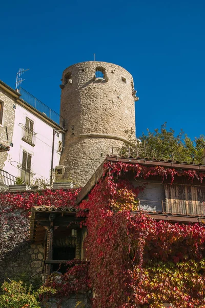 Barrea Włochy Października 2019 Wieża Średniowiecznym Centrum Wioski Barrea Abruzji — Zdjęcie stockowe