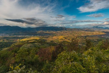 İtalya 'daki marş apeninlerinin güzel panoramik manzarası